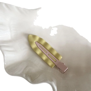 Molletta per capelli in metallo bicolore rosa e giallo con design a onde stile dolce