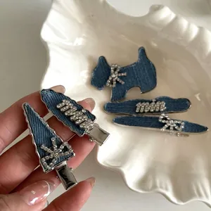 Pince à Cheveux Exquise en Denim Bleu avec Strass Design Nœud et Lettres Pince Latérale à Bec de Canard pour Femmes