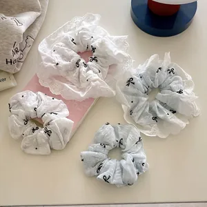 Süßes Spitzen-Haargummi-Set mit Schleifenstickerei für Damen-Haaraccessoires