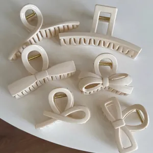 6-teiliges Set Haarklammern in Cremeweiß aus Acryl mit Schleifen und geometrischem Design