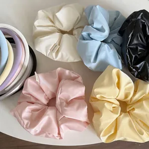 Handgefertigt Leder Textur Glänzend Haargummis Groß Scrunchie Minimalistisch Aufgeblasen Stirnband Für Damen Einfarbig Haarschmuck