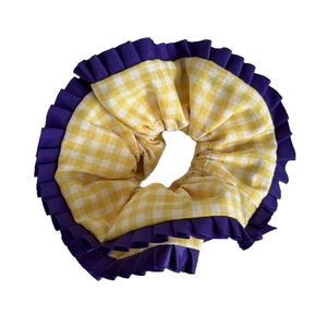 Chouchou à carreaux jaunes avec dentelle violette froncée pour style rétro