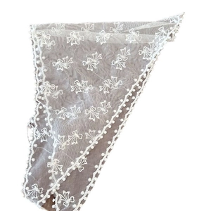 Accessoire de robe ceinture dentelle beige avec broderie nœud blanc et bordure vague