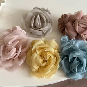 Ensemble de chouchous fleurs en organza aux couleurs Morandi pour coiffures femmes