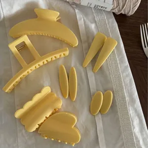 Set di fermagli per capelli geometrici giallo crema in resina lucida per donna