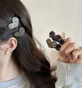 Détails de pinces à cheveux en forme de cœur avec strass brillants en plusieurs couleurs