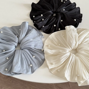 Chouchous élégants en organza avec perles en noir, bleu et crème pour queue de cheval