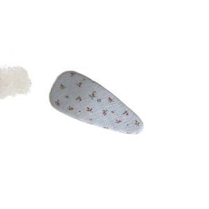 Barrette BB en tissu bleu clair à fleurs rouges pour femmes pour coiffure latérale