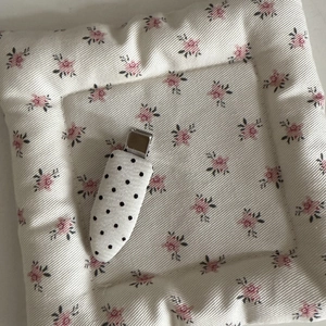 Detail of metal duckbill hair clip wrapped in white fabric with black polka dots