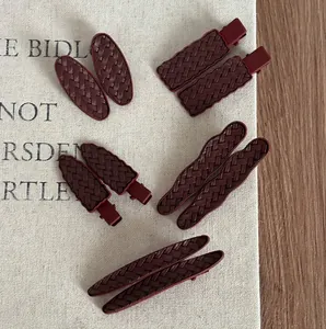 Pince à Cheveux Tressée en Cuir Artificiel Bordeaux Vintage Pince Latérale Géométrique Coiffe Rétro pour Femmes Bijoux