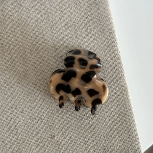 French leopard print hair claw clip in tortoiseshell resin for women hair accessories