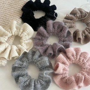 Handgefertigte Strickgarn Haargummis Für Damen Einfarbig Mohair-Ähnlich Elastische Haarbänder Weiche Plissee Winter Haarschmuck