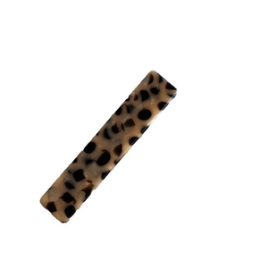 French leopard print hair clip in classic tortoise shell pattern acetate material