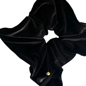 Eleganter schwarzer Samt-Haargummi mit großer Schleife und goldener Perlenverzierung