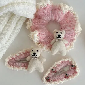 Pince à Cheveux Crochet en Laine Rose Douce Ours Cerise Strass Nœud Chouchou en Peluche Accessoires de Cheveux Faits Main