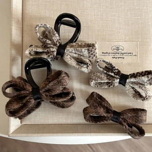 Elegant vintage plaid bowtie hair claw clips and clips set in brown and beige tweed fabric