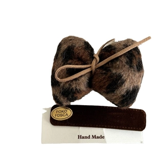 Retro leopard print plush bow hair clip with brown ribbon on display card