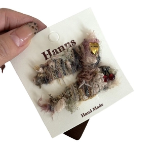 Ensemble de barrettes cerise en laine faite à la main avec pendentif cœur doré