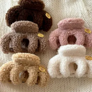 Plush lamb wool hair claws in five colors with golden metal labels for autumn and winter