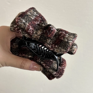 Chic tweed plaid bow hair claw clip for women in autumn and winter retro style