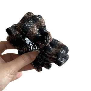 Plaid wool bow hair claw clip for elegant women bun hairstyles and ponytails in autumn and winter