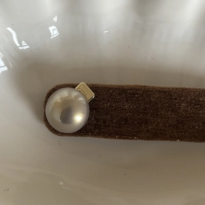 Vintage caramel velvet hair clip with a grey pearl and luck engraved gold metal charm