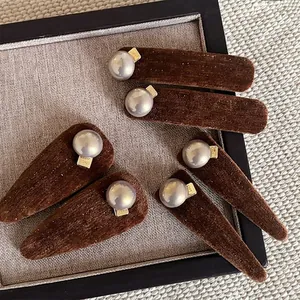 Vintage Brown Velvet Hair Clip With Faux Artificial Pearl Elegant Luck Gold Metal Barrette For Women French Style Hair Accessories