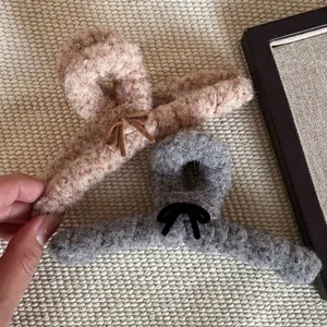 Grande Pince Crabe en Peluche Avec Nœud Papillon Élégante Pince à Cheveux Moelleuse pour Femme Automne Hiver Accessoire