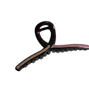 Vintage dark brown wave-shaped claw clip with contrast color lines for thick hair
