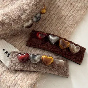 Barrettes à cheveux en peluche marron et kaki avec perles de cœur en résine