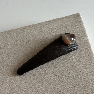 Vintage brown leather cat eye pearl hair clip with a heart decoration for women