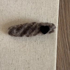 French style brown velvet heart hair clip with plush texture for women hair accessory
