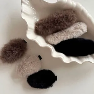Barrette à Cheveux en Peluche Automne Hiver Fait à la Main Fausse Fourrure Ovale Pince à Bec de Canard Minimaliste Épingle à Cheveux Femme