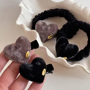 Vintage Velvet Heart Hair Clip Elegant Gold Metal Love Tag Side Clip Hairpin For Women Autumn Winter Hair Accessories