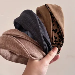 Bandeau Large en Lainage Style Japonais Rétro Imprimé Léopard Nœud Torsadé Sommet du Crâne Haut Coiffe Fait à la Main Femme