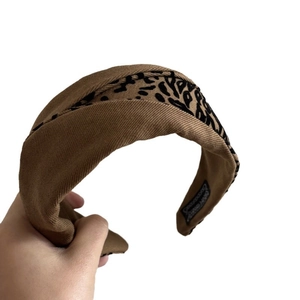 Serre-tête large rétro en laine marron avec motif léopard pour un volume de cheveux