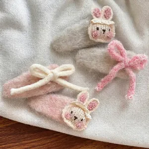 Barrettes à cheveux mignonnes au crochet avec lapin et nœud en laine rose et grise