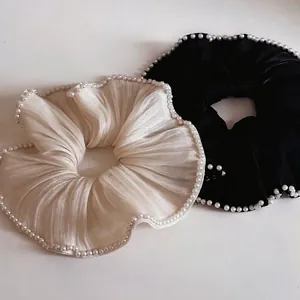 Elegante Haargummis aus mercerisiertem Garn mit Perlen in Schwarz und Beige