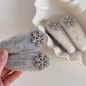 Strass Schneeflocke Plüsch Haarspange Winter Eleganter Pelziger BB Clip Rosa Grau Weiß Mode Winter Haarschmuck Für Damen