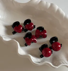Lot de 6 mini pinces à cheveux rouges et noires, formes cœur et nœud sur plateau coquille
