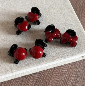 Lot de 6 mini pinces à cheveux à perles, motifs cœurs et nœuds rouges et noirs élégants