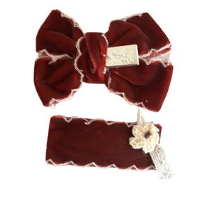 Set de pinzas para el pelo con lazo de terciopelo rojo oscuro con placa artesanal y encaje