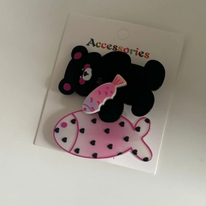 Cute acrylic bear and floral bow hair clip set on display card for girls
