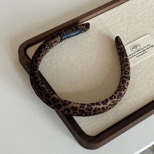 Fashionable leopard print velvet sponge headband with high crown design for women