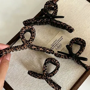 Vintage Leopard Print Fabric Wrapped Shark Hair Clip With Black Bow Elegant Hair Accessories For Women Daily Party Hair Claw