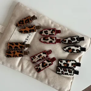 Lot de 12 barrettes à cheveux à motif léopard en plusieurs formes sur support en toile