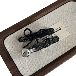 Set di fermagli per capelli leopardati retrò con fiocco nero e dettaglio smiley