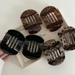 French Retro Square PC Hair Claw Clips Durable Geometric Leopard Print Hair Clips Large Updo Hair Accessories For Women
