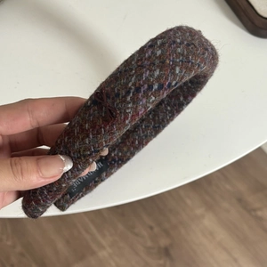 Thick tweed knitted headband in coffee brown weave with delicate bow decoration
