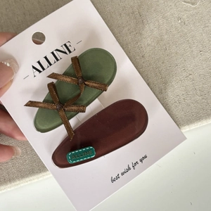 Handmade bow hair clips set in green and burgundy colors for women hair styling